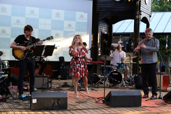 SOFEST СЪБУДИ ЦВЕТНАТА БАЛКАНСКА ДУША НА СОФИЯ